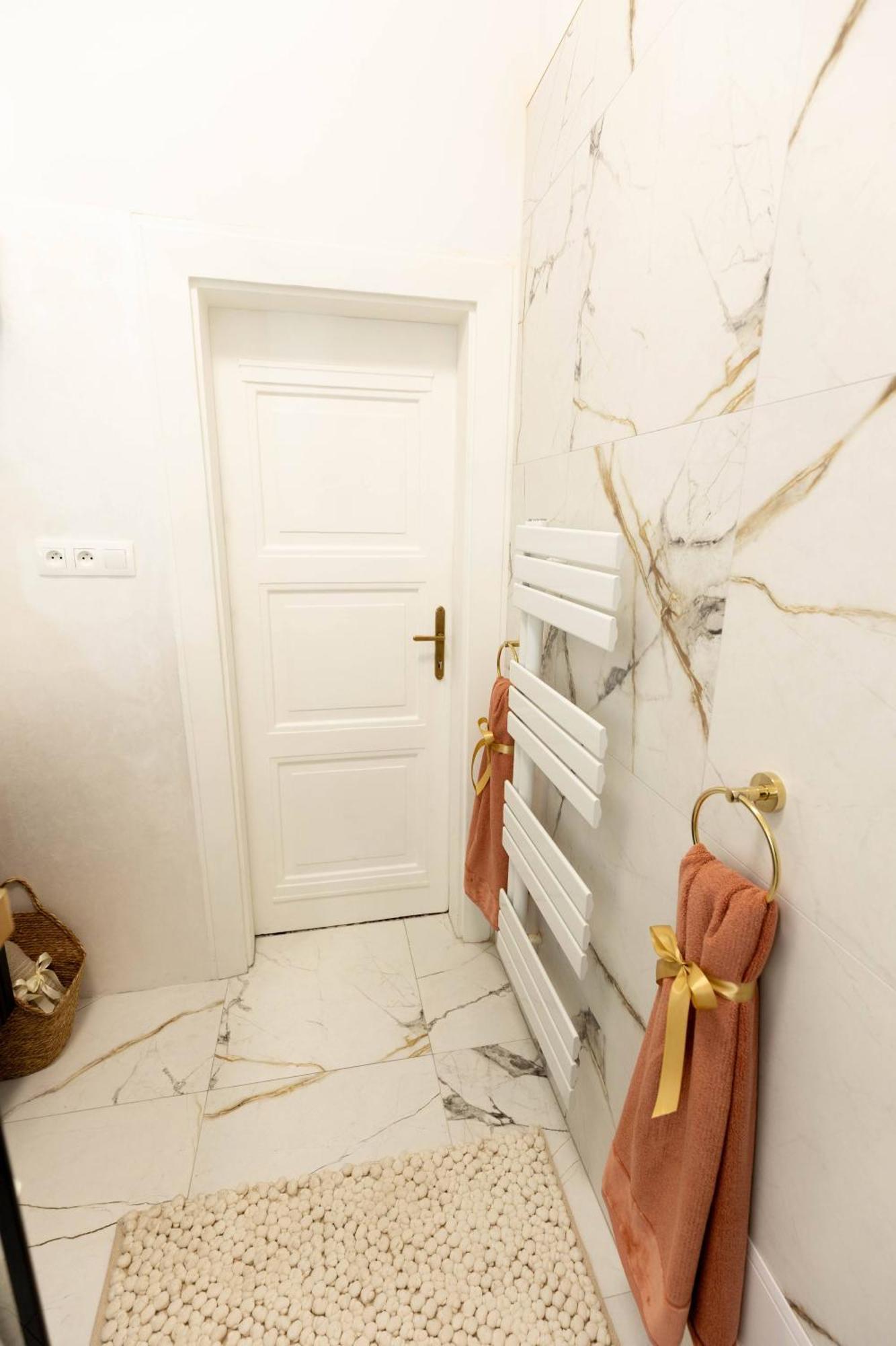 New, Stylish And Spacious Apartment Bratislava Eksteriør bilde